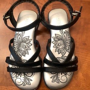 NWT-Girls Kenneth Cole Bright Lilly Black Sandals
